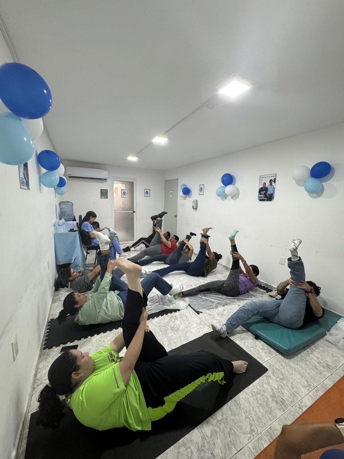 Movimiento consciente en sala de juntas